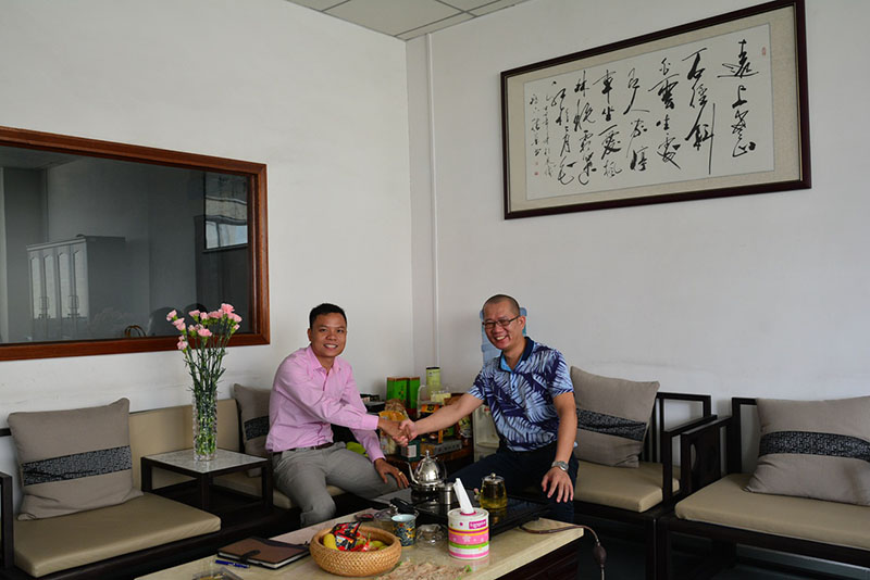 clients-visit-sikes-014-html